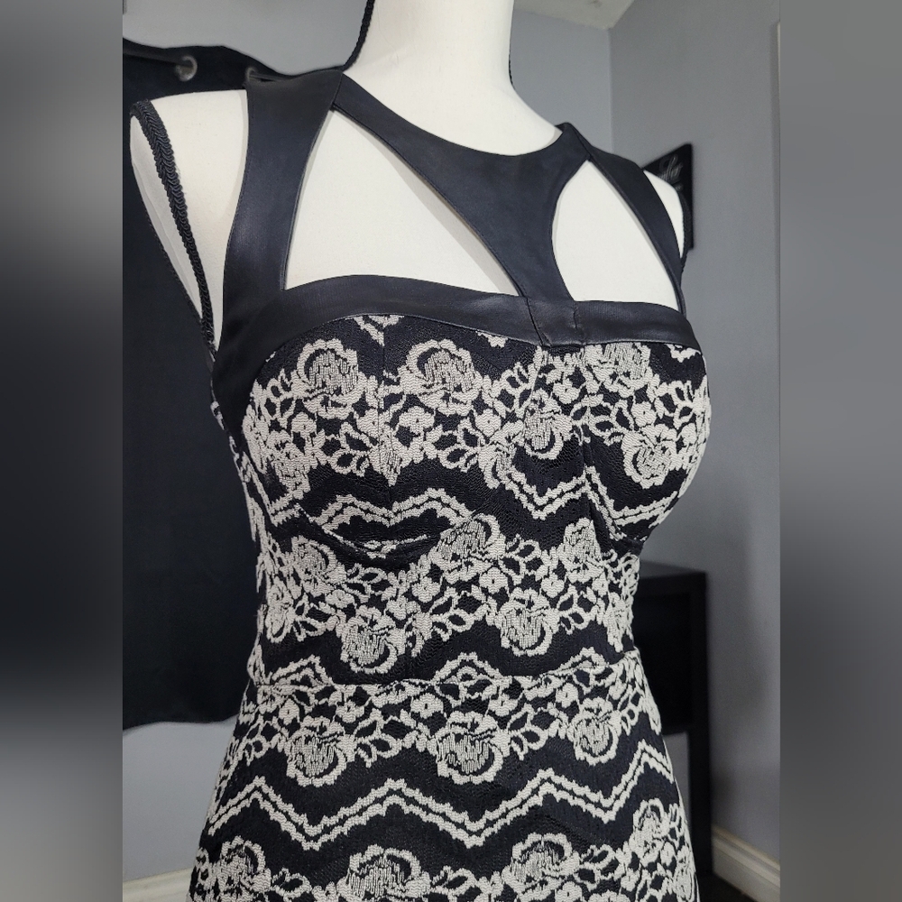 Material Girl • Brooklyn Caviar Bodycon, Cutout Floral Lace Zip-up Dress, Medium